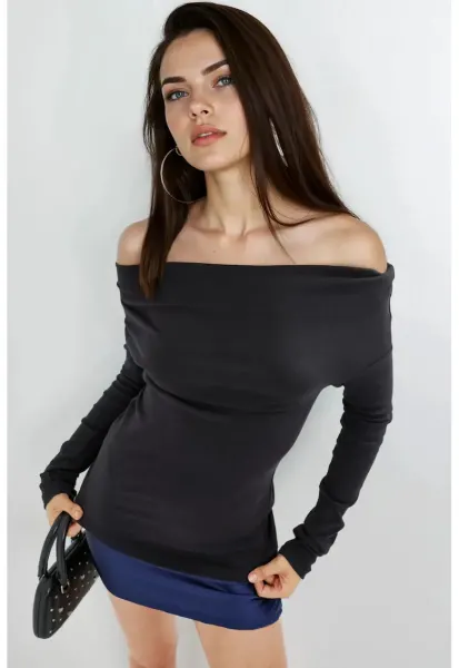 Bluza dama -  mulata - decolteu barca - negru - jerseu