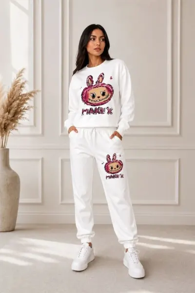 Compleu sport Bubelle, cu imprimeu grafic si pantaloni jogger, ALB