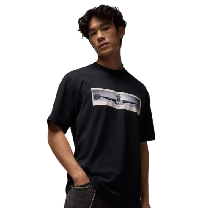 M J NC WINGS PHOTO SS CREW IF5617-010