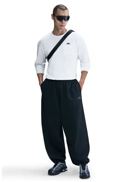 Pantaloni de trening din fleece cu croiala lejera Club - Negru