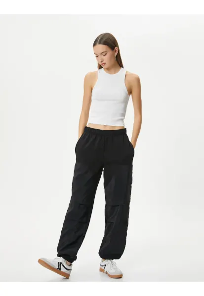 Pantaloni de trening relaxed fit cu buzunare laterale - Negru