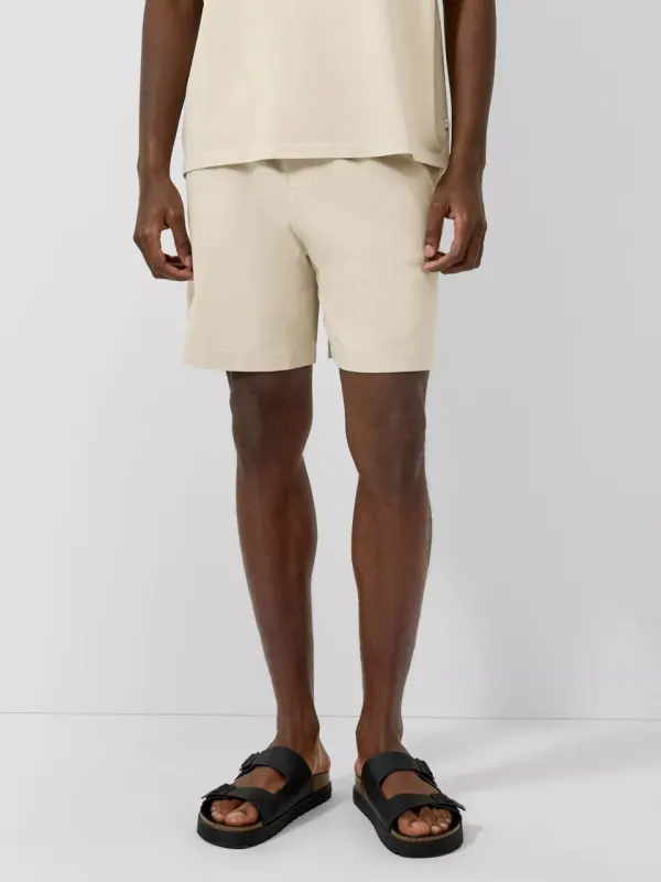 Q/S by s.Oliver Pantaloni scurti de trening barbati, din jerseu gros, cu talie medie, Regular fit, Crem (SELECTATI MARIMEA: L)