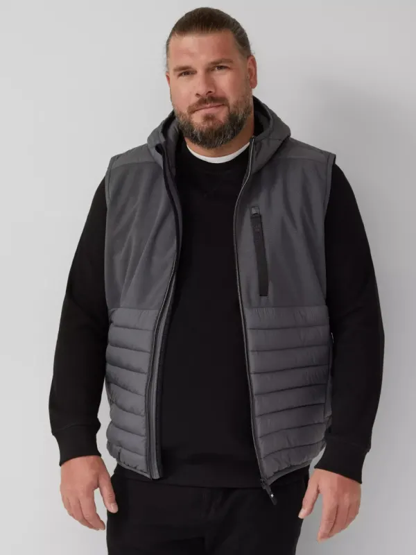 S.Oliver Big Sizes Vesta sport barbati, pentru exterior cu gluga si croiala Regular fit, Gri inchis (SELECTATI MARIMEA: 5XL)