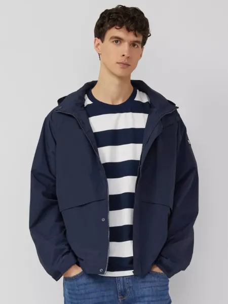 s.Oliver Jacheta sport, barbati, din nailon cu guler ridicat si gluga, Bleumarin inchis (SELECTATI MARIMEA: 2XL)