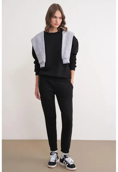 Set din doua piese -  Sweatshirt si Jogger - Negru -