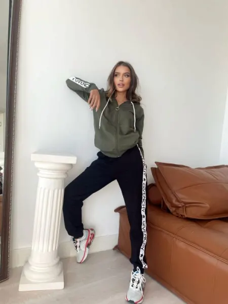 Trening dama kaki cu dunga